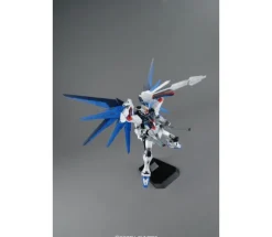 Freedom Gundam Version 2.0 (1/100 Scale) MG